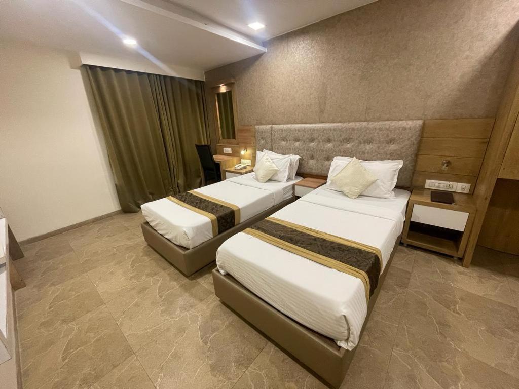 Hotel Grace Galaxy Bombay Exterior foto