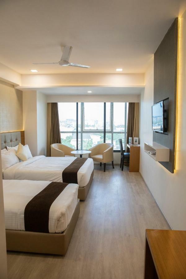 Hotel Grace Galaxy Bombay Exterior foto