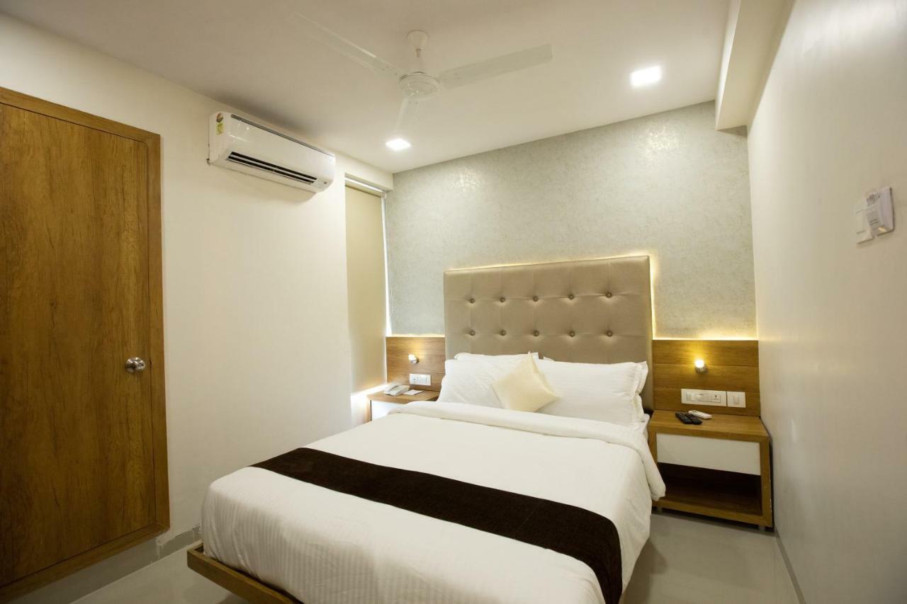 Hotel Grace Galaxy Bombay Exterior foto