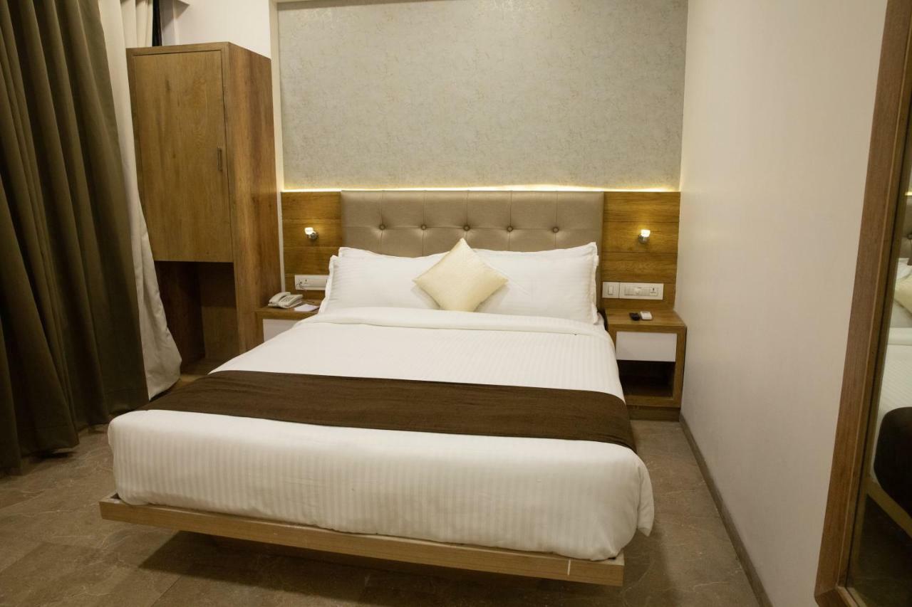 Hotel Grace Galaxy Bombay Exterior foto