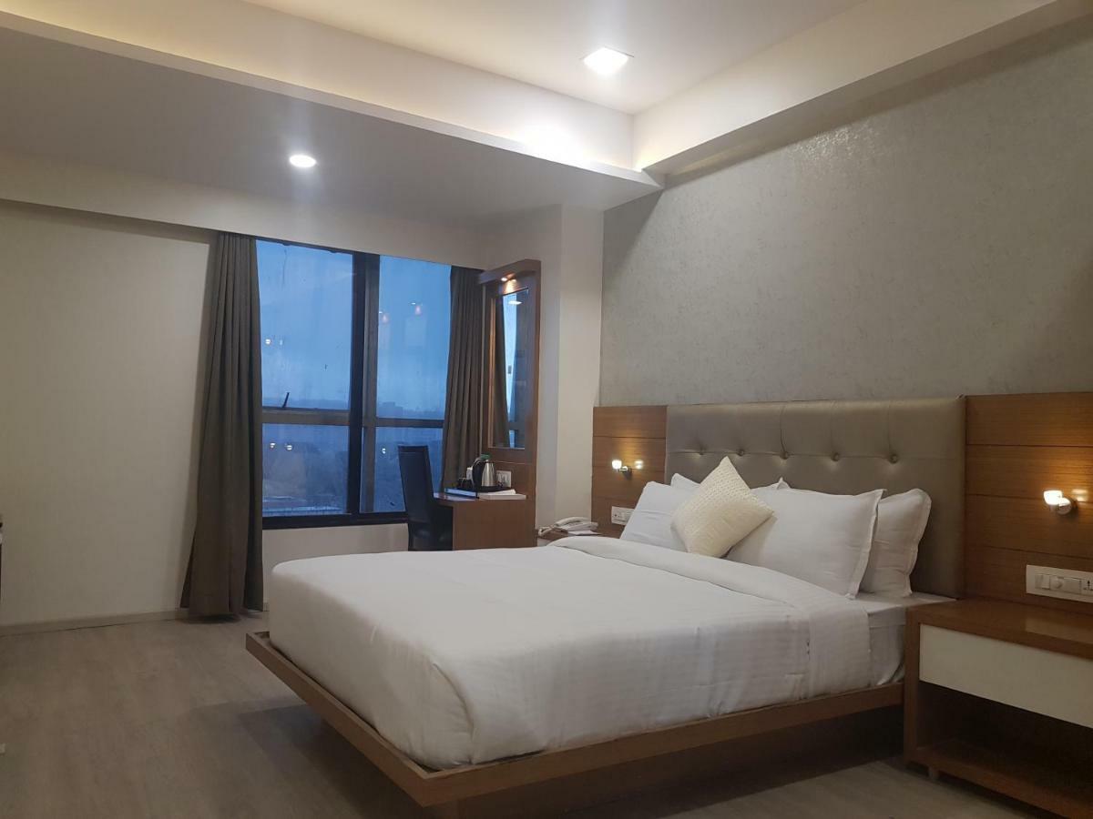 Hotel Grace Galaxy Bombay Exterior foto